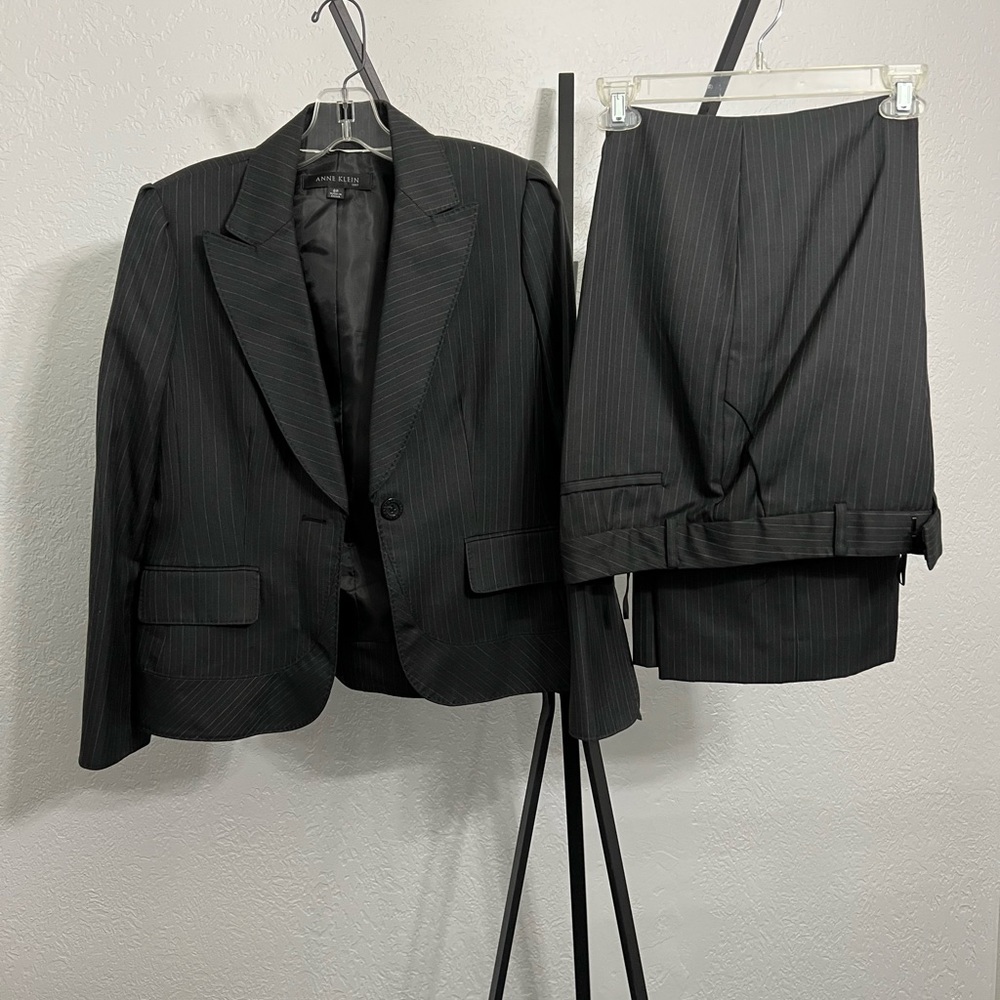 Suit set size 8 petite Anne Klein brand